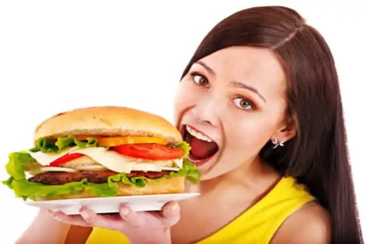 Sağlıklı Atıştırmalık Seçenekleri: Meyve, Yoğurt, Kuruyemiş ve Ev Yapımı Alternatifler