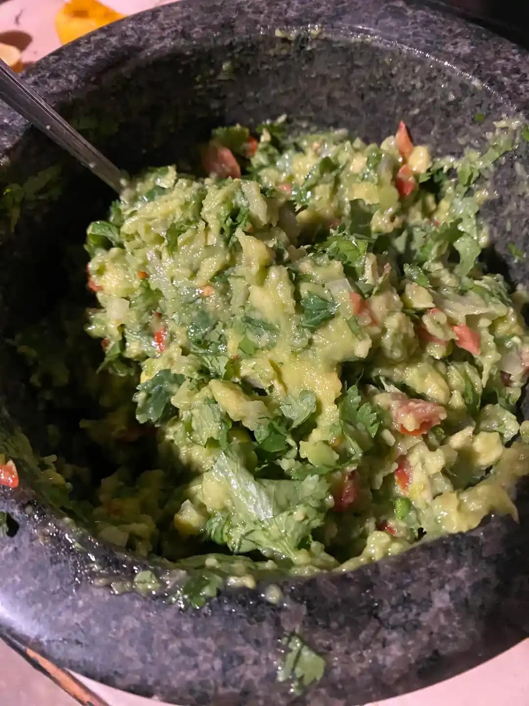 Bahçeden Sofraya: Taze Malzemelerle Guacamole, Fırında Tavuk ve Ev Yapımı Tortilla Cipsleri