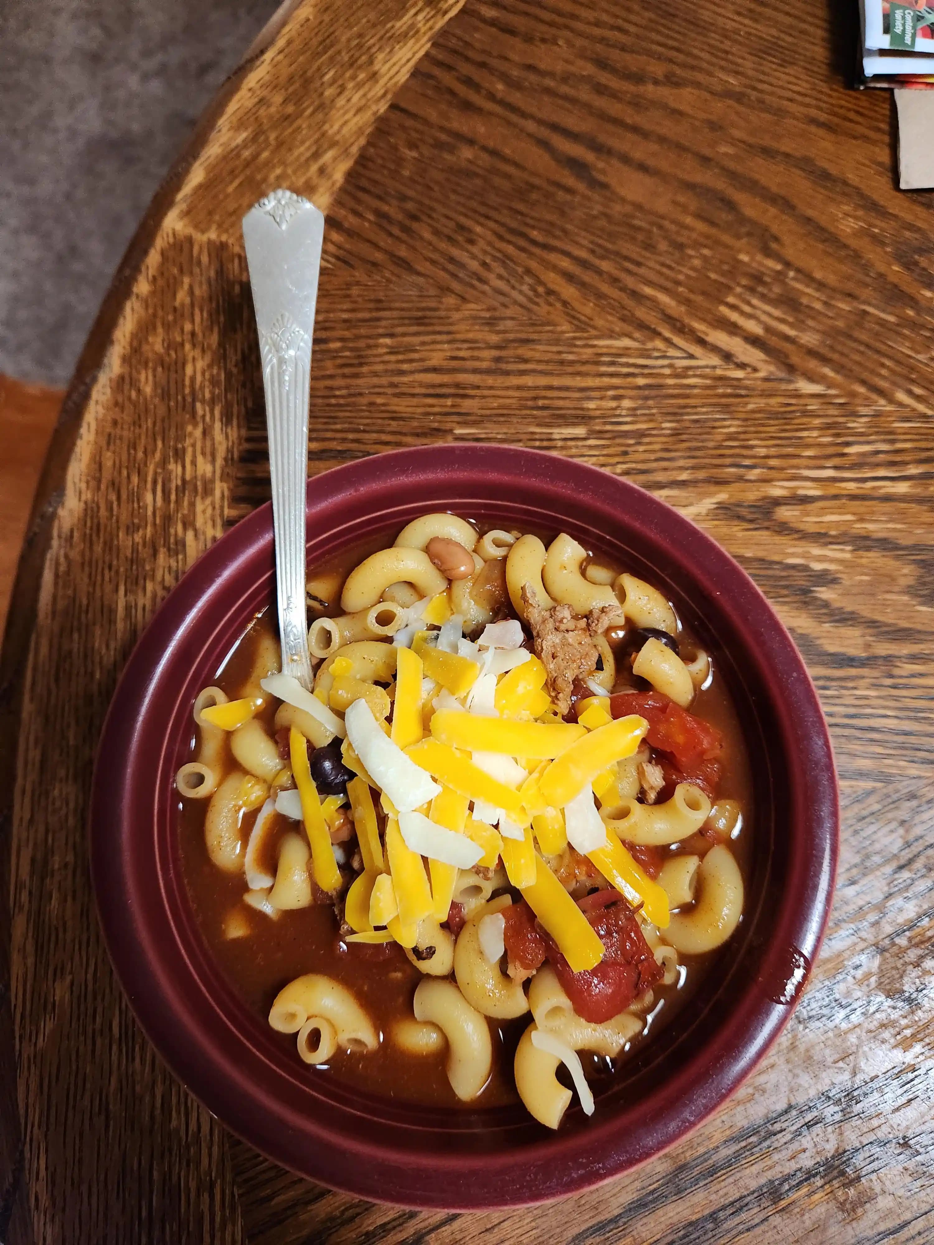 Bütçe Dostu Tavuklu Chili Tarifi ve Ekonomik Malzeme Seçimiyle Sağlıklı Yemek Hazırlama