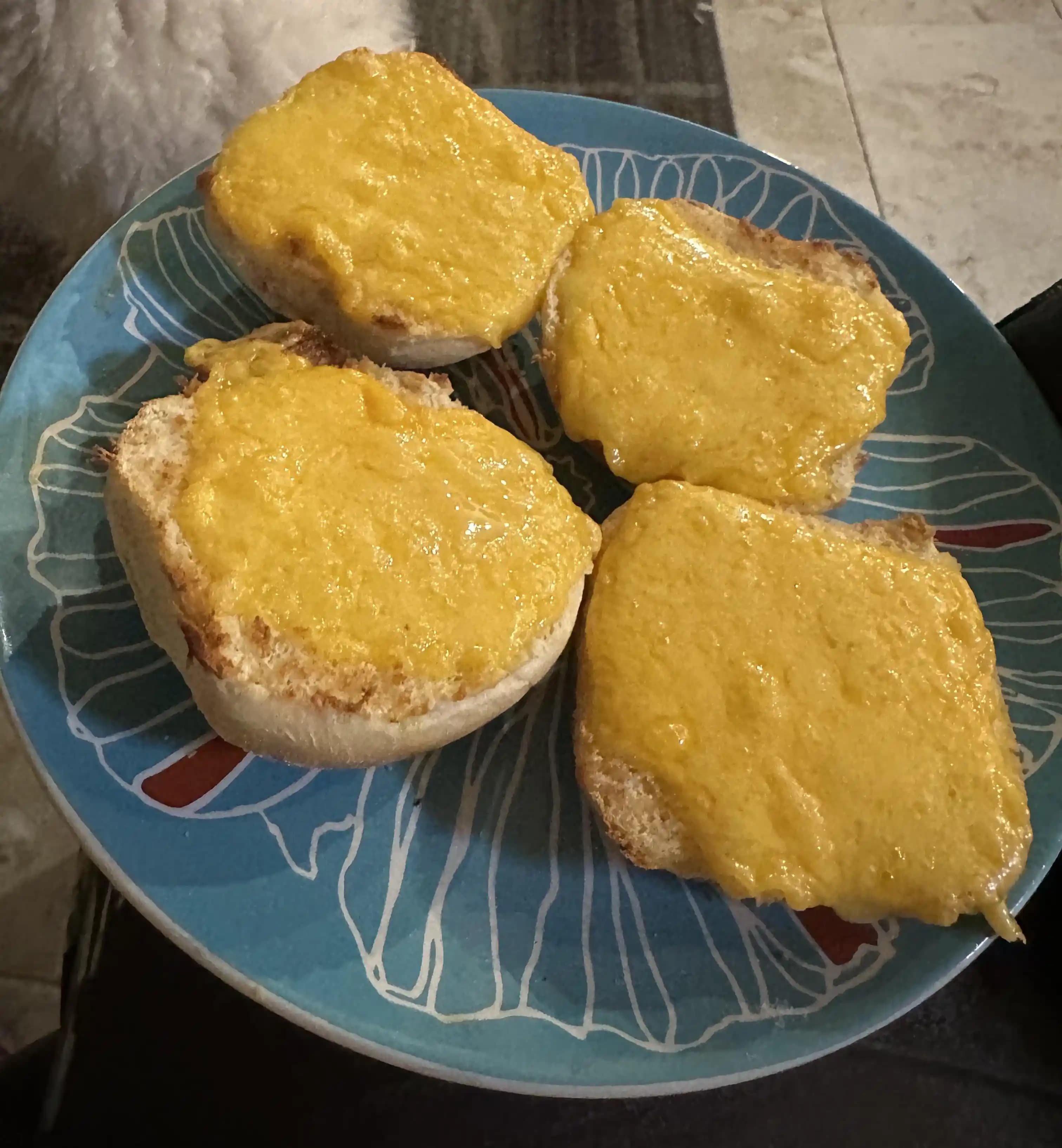 Cheddar Peynirli Tostun Hazırlanışı, Pişirme Yöntemleri ve Lezzet Çeşitleri