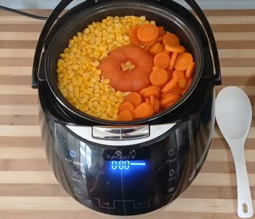 Domates ve Artan Sebzelerle Pratik Pirinç Yemeği Tarifi ve Pişirme Yöntemi