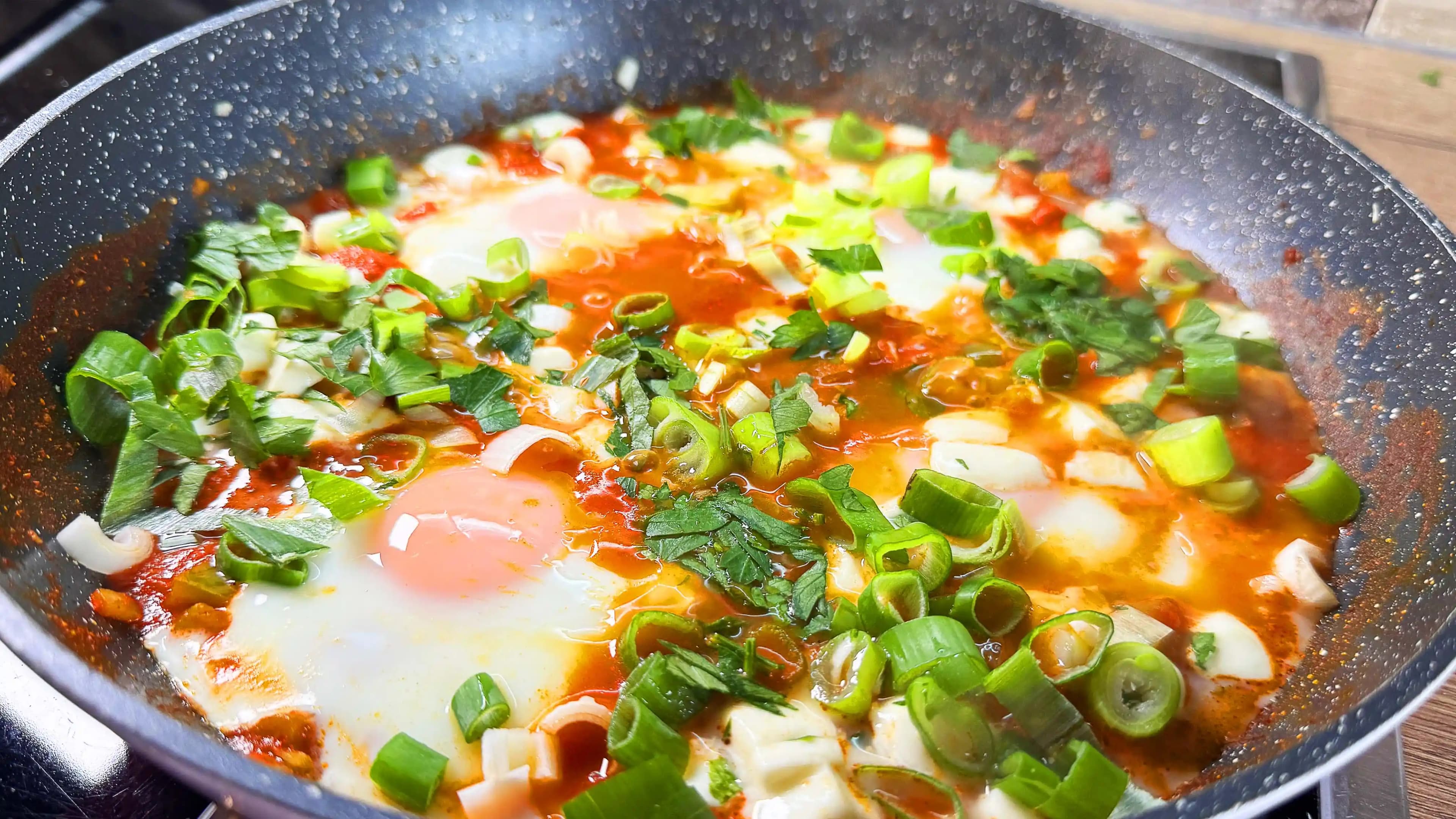 Ekonomik ve Lezzetli Shakshuka Tarifi: Uygun Fiyatlı Akşam Yemeği Seçeneği