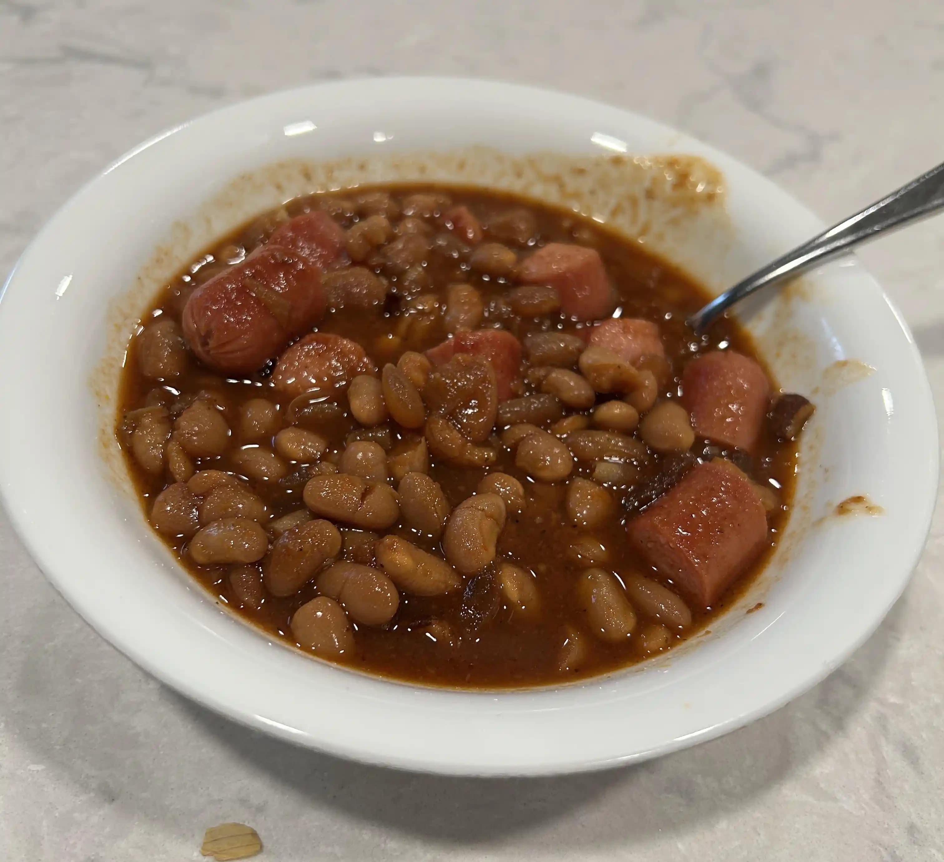 Ev Yapımı Beenie Weenies Tarif ve Maliyet Analizi: Geleneksel Fasulye Yemeği