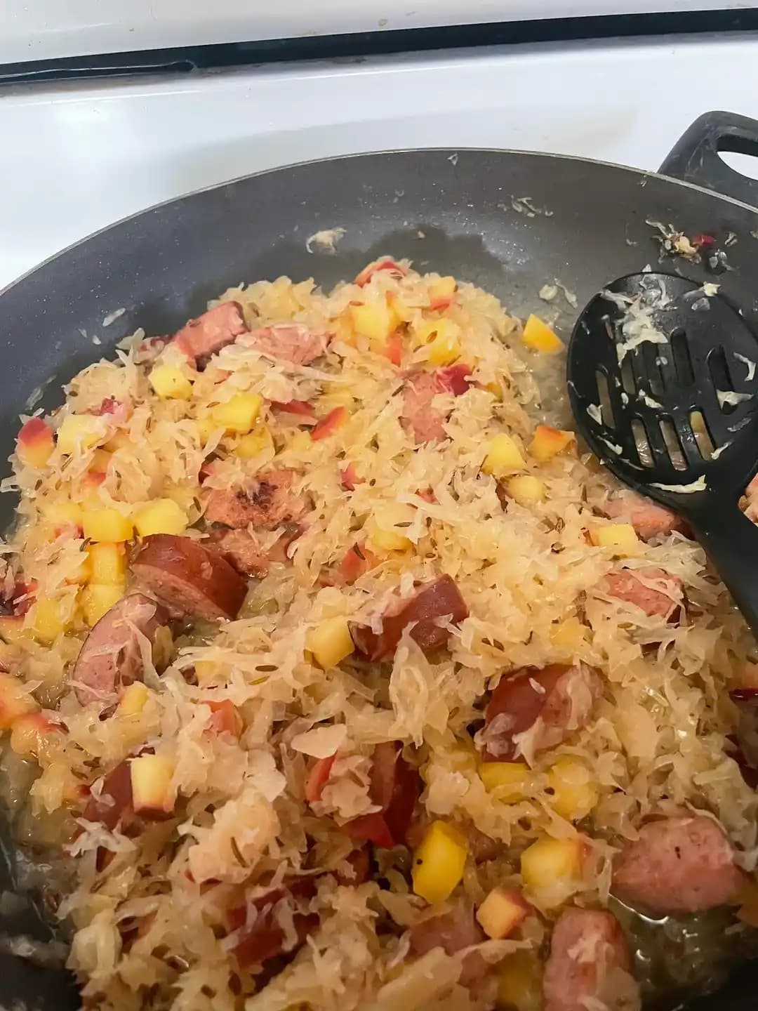 Polonya Sosisli ve Lahana Turşulu Geleneksel Tarifin Hazırlanışı ve Püf Noktaları