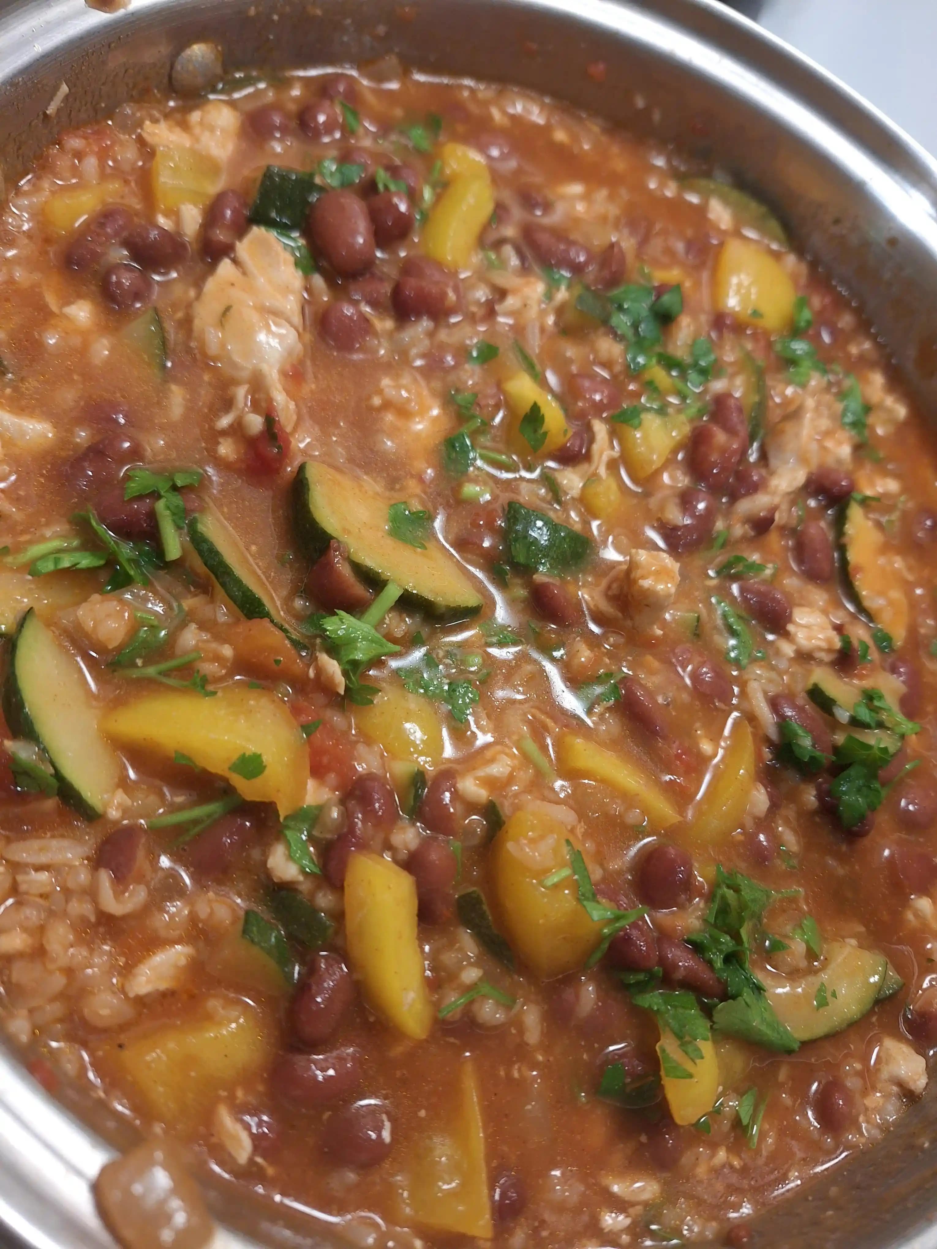 Tavuklu Sebzeli Chili: Dengeli Beslenme İçin Pratik ve Lezzetli Akşam Yemeği