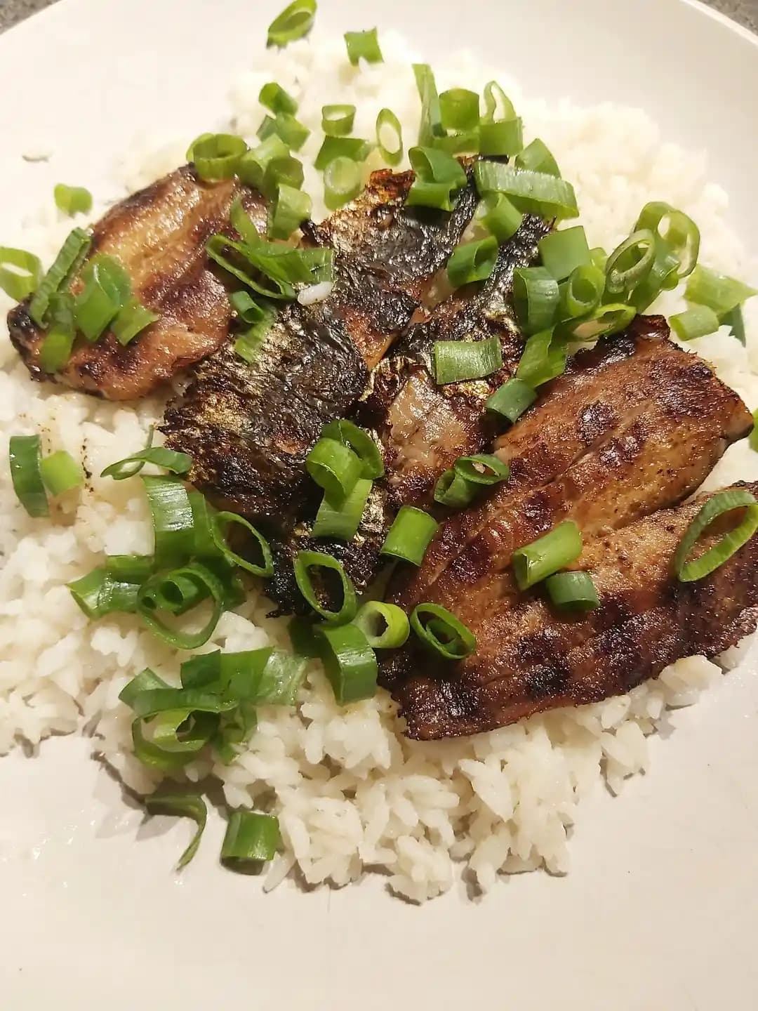 Uygun Fiyatlı Taze Sardalya ve Pirinçle Pratik ve Besleyici Yemek Tarifi