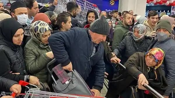 Black Friday İndirimlerinin Gerçek Değeri ve Tasarruf Stratejileri Üzerine Analiz