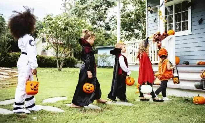 Ekonomik ve Yaratıcı Cadılar Bayramı Şekerleri: Çocukları Memnun Etmenin Alternatif Yolları