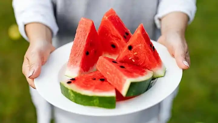 Yaz Aylarında Serinleten Dondurulmuş Karpuz ve Lezzetli Türevleri