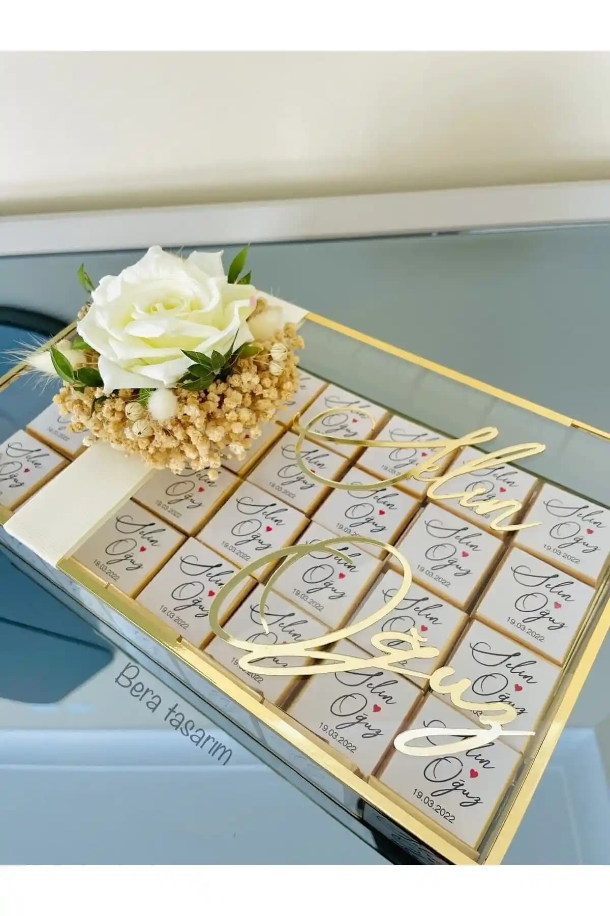 Bera Tasarım Kız İsteme Çikolatası: Zarif Cam Kutuda Özel Günler İçin Lezzetli Seçim