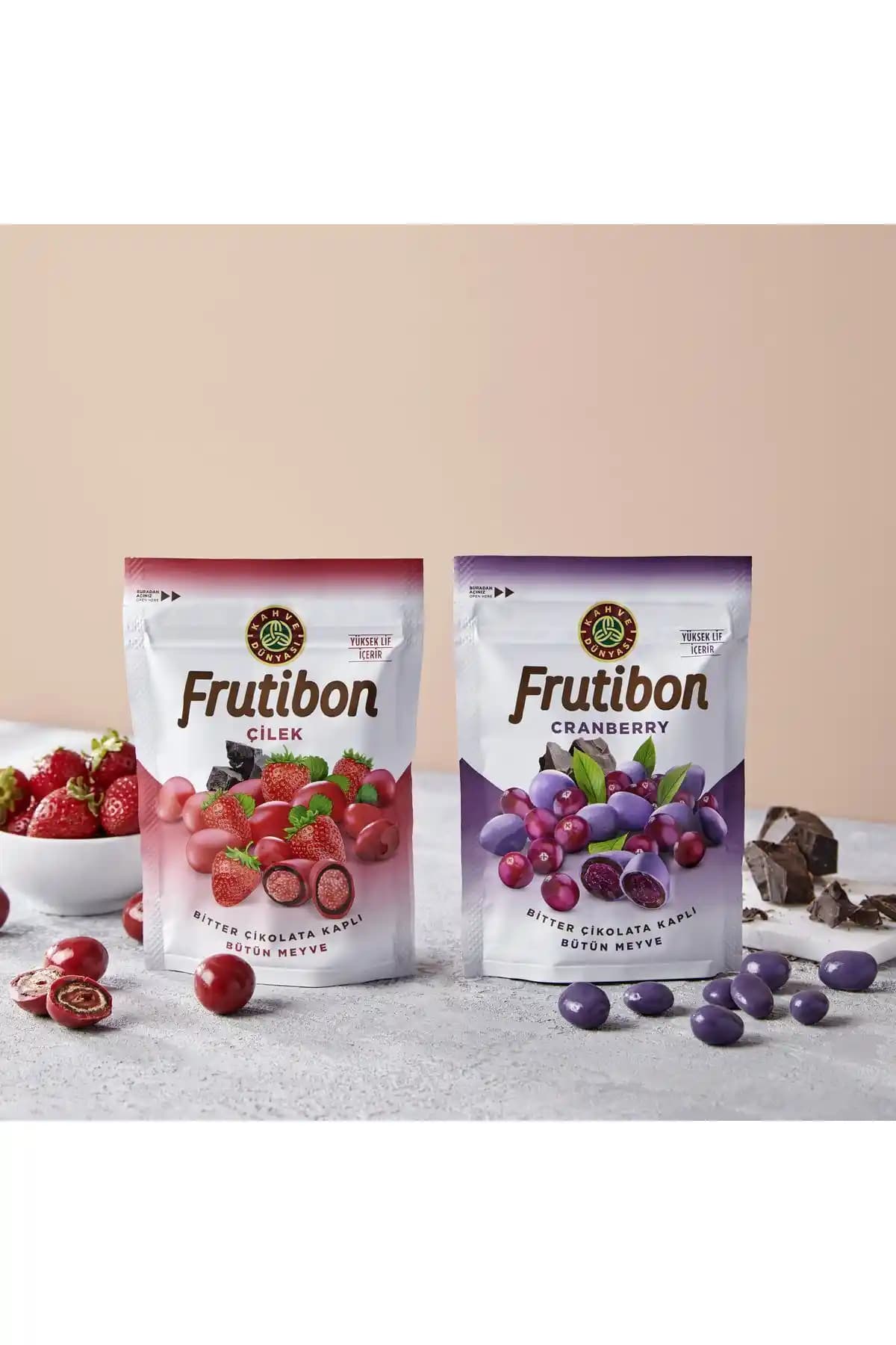 Kahve Dünyası Frutibon Çilek ve Cranberry Bitter: Çikolata Kaplı Meyve Atıştırmalıkları