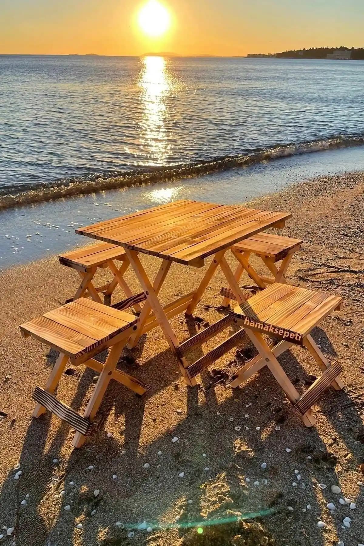 Katlanabilir Ahşap Masa ve Tabure Piknik Seti: Doğal Estetik ve Kolay Taşınabilirlik
