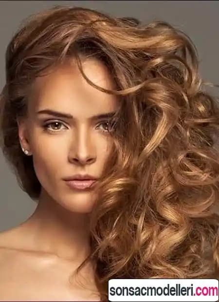 Altın Karamel: Modern Mutfak Trendlerinde Estetik ve Lezzetli Tatlar