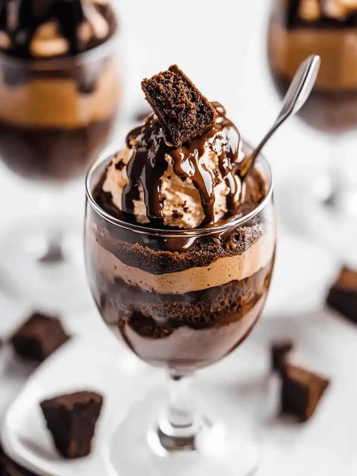 Browni Mousse Tarifleri ve Kullanım Alanları: Hafif ve Lezzetli Çikolata Tatlısı