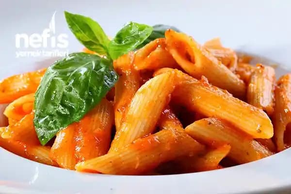 Domates Sosu ve Makarna: Hızlı, Lezzetli ve Pratik Bir Yemek Seçeneği