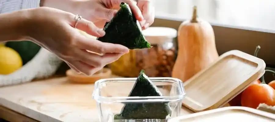 Evde Onigiri Yapımı: Temel Malzemeler ve Adımlar Hakkında Detaylı Rehber