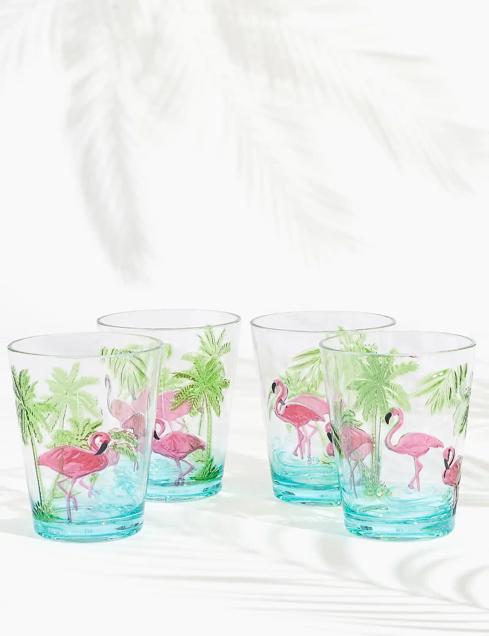 Flamingolu Bardaklar: Dekoratif ve İşlevsel Işıklandırmalı İçecek Sunum Ürünleri