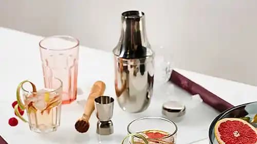 İçecek Aksesuarları: Günlük Hayatta Pratik ve Estetik Sunum Çözümleri