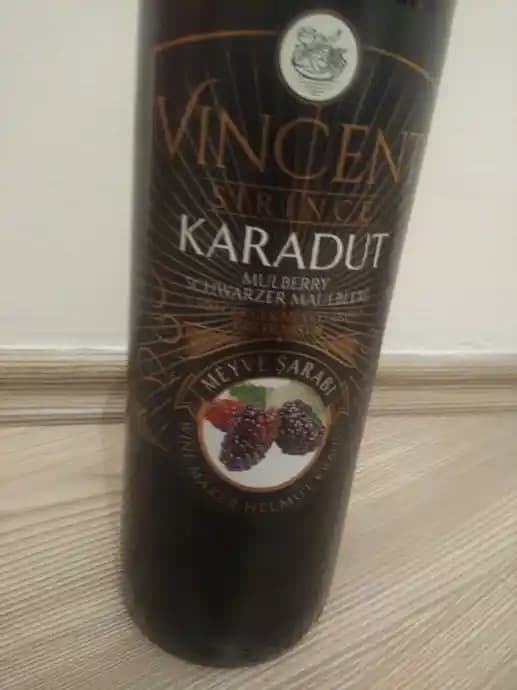 Karadut Şarabı: Doğal Üretim ve Aromasıyla Sağlıklı Bir Geleneksel İçecek