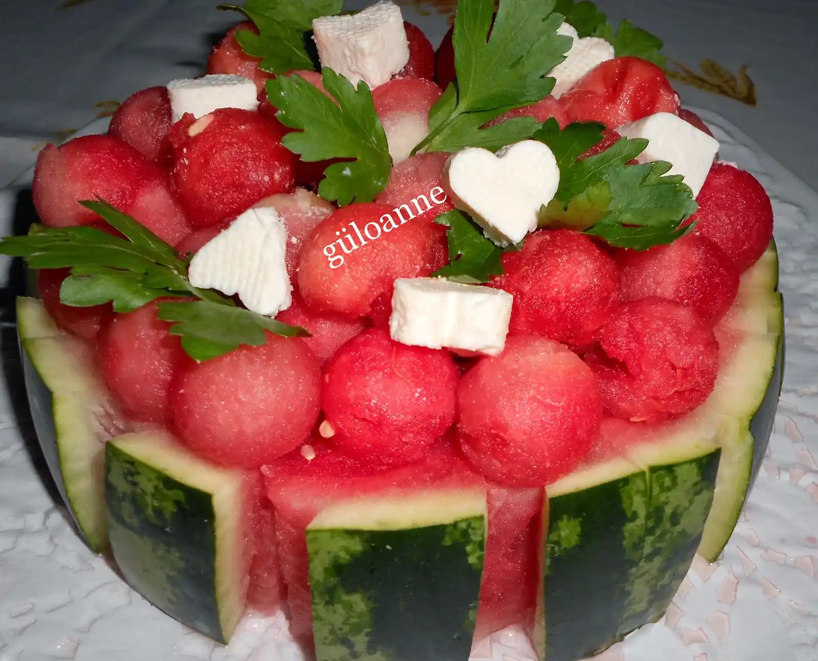 Karpuzdan Pasta Tarifi: Yaz Aylarında Serinletici ve Yaratıcı Tatlı Seçeneği