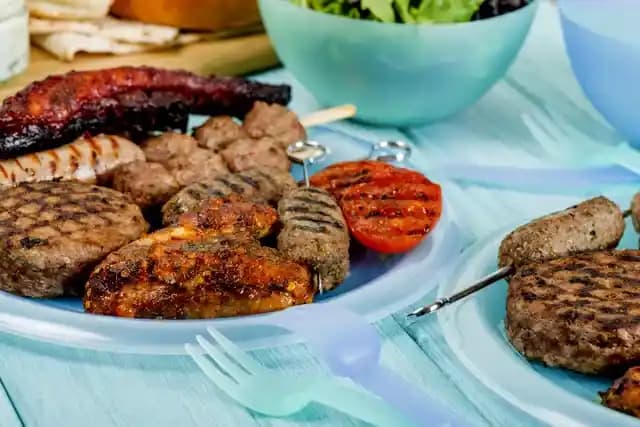 Kırmızı Et Mangal Ürünleri: Özellikleri, Seçim İpuçları ve Güvenlik Tavsiyeleri