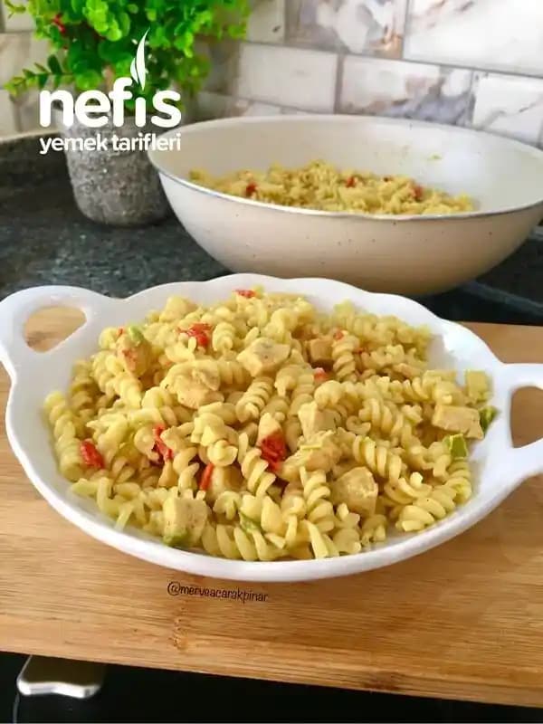 Krema Soslu Makarna Tarifleri: Hızlı ve Lezzetli Bir Yemek Seçeneği