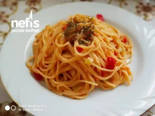Kremalı Domatesli Spagetti Tarifi: Pratik ve Lezzetli Mutfak Seçeneği