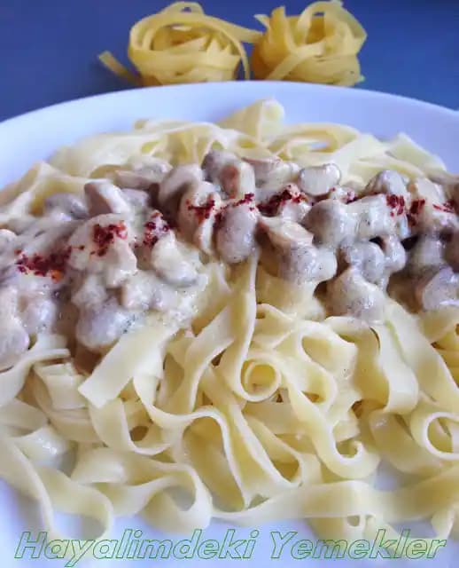 Kremalı Yemekler: Lezzet ve Krema Dokunuşunun Mutfaktaki Yeri ve Tarifleri