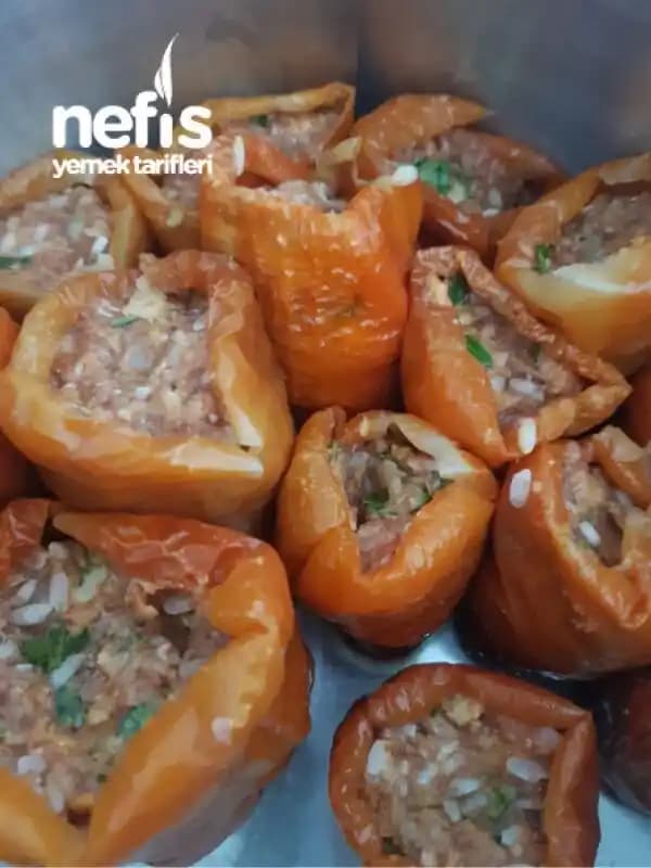 Kuru Biber Dolması Etli Tarifi: Geleneksel Türk Mutfağının En Sevilen Lezzeti