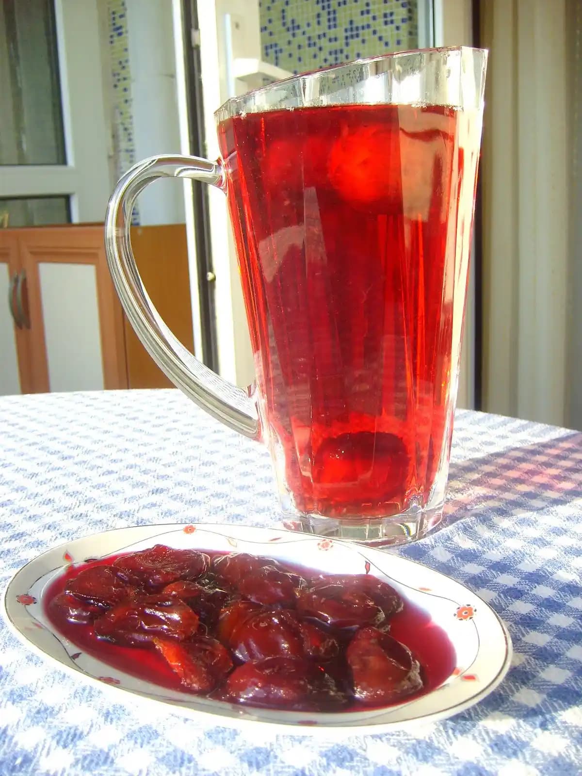 Mürdüm Eriği Şarabı: Geleneksel ve Doğal Üretimle Türk Kültürünün Bir Parçası