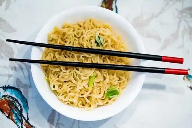 Noddle Kalorisi ve Sağlıklı Tüketim Yöntemleri: Beslenmede Dikkat Edilmesi Gerekenler