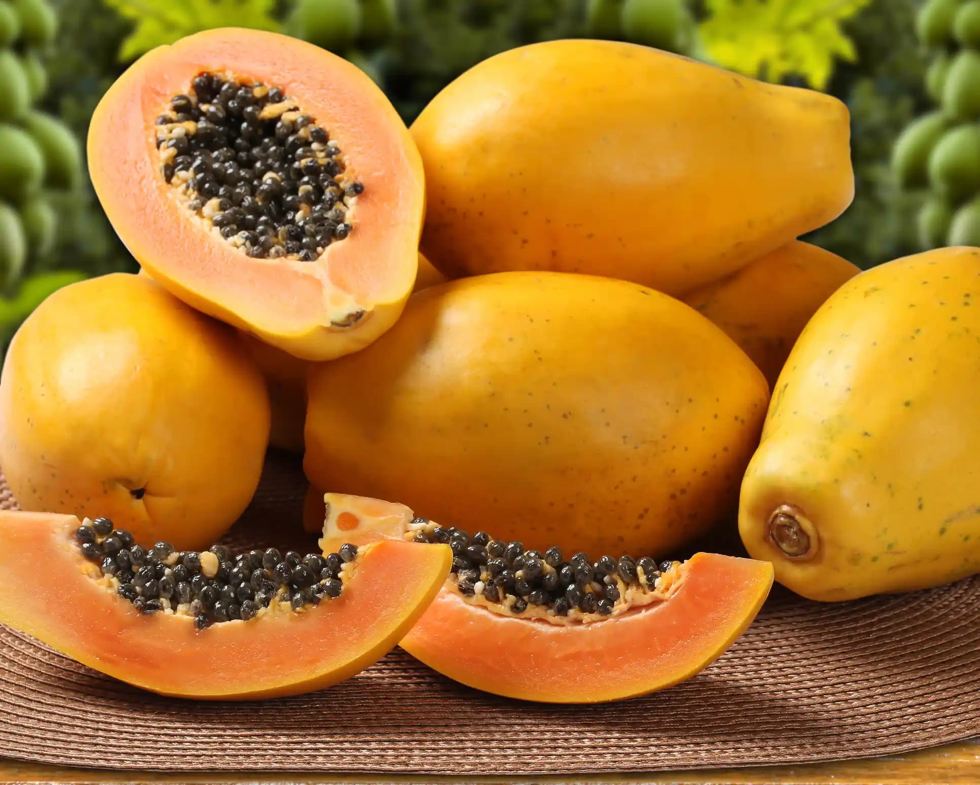Papaya Meyvesinin Sağlık Faydaları ve Marketlerdeki Durumu Hakkında Kapsamlı Bilgi