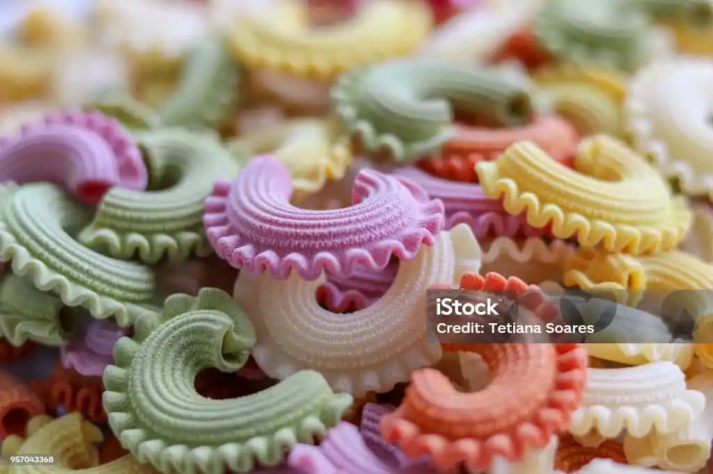 Renkli Makarna Çeşitleri ve Kullanım Alanları: Sağlıklı ve Görsel Sunumlar İçin İpuçları