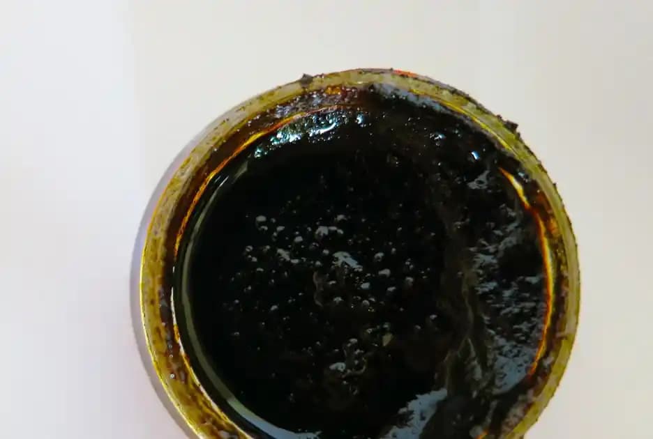 Siyah Merhem Nedir ve Cilt Bakımında Nasıl Kullanılır