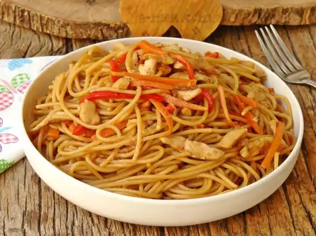 Soya Soslu Tavuk Makarna Tarifi: Hızlı ve Lezzetli Bir Öğün Alternatifi