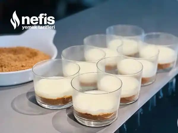 Sütlü Kremalı Tatlılar: Temel Malzemeler ve Yapım Teknikleriyle Zarif ve Lezzetli Tarifler