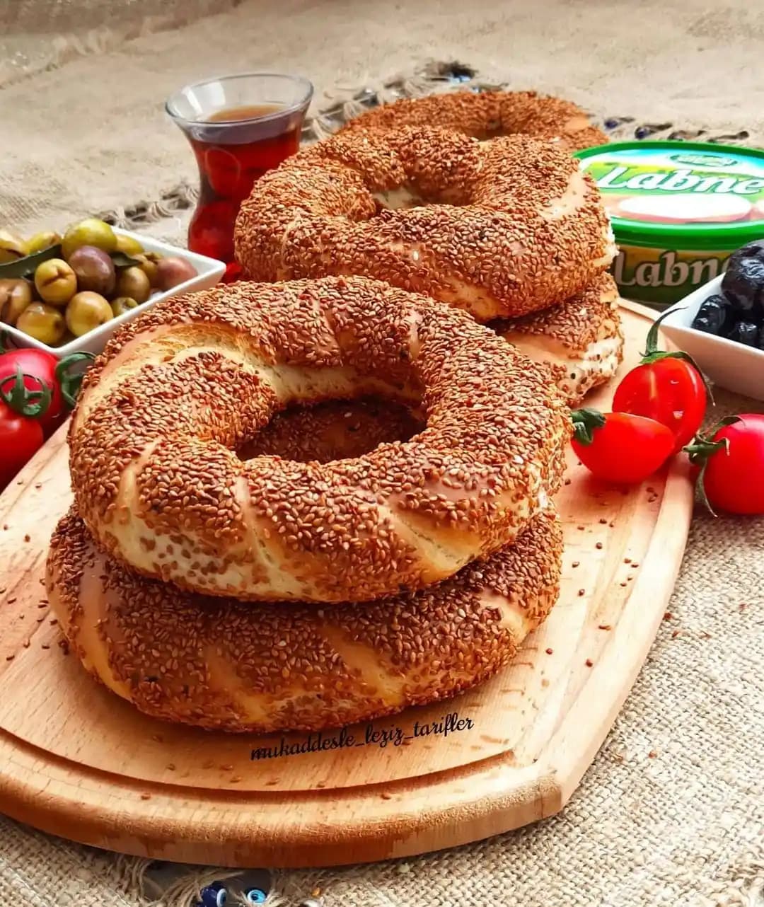 Sütlü Simit Tarifi: Evde Kolayca Hazırlanabilen Hafif ve Lezzetli Kahvaltılık