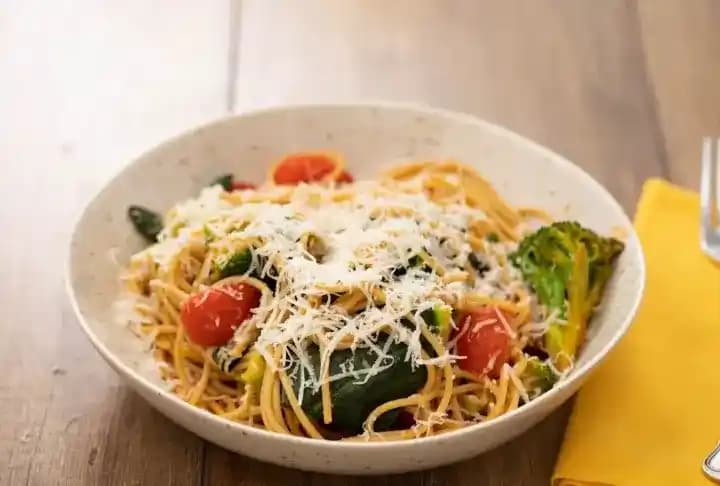 Tam Buğday Unlu Sebzeli Makarna: Sağlıklı ve Lezzetli Bir Alternatif