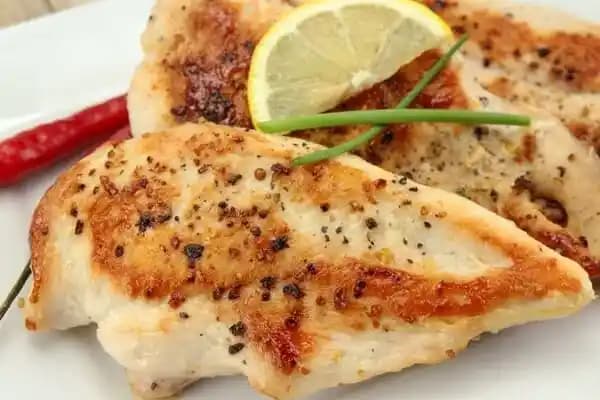 Tavuk Göğsü ve Kalori Bilgileri Sağlıklı Diyetler İçin Uygun Seçenekler