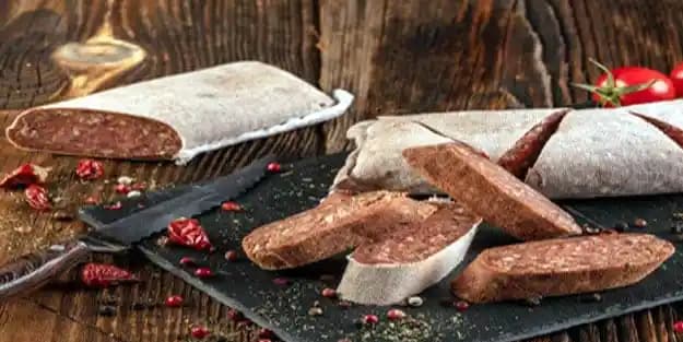 Tokat Bezi Sucuk: Geleneksel Yöntemlerle Hazırlanan Bölgesel Türk Lezzeti