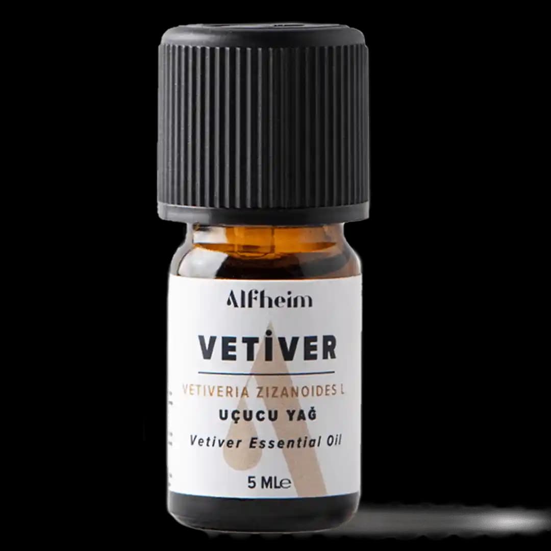 Vetiver Yağı: Tropikal Kökenli Doğal Sakinleştirici ve Çok Yönlü Bitki Özellikleri