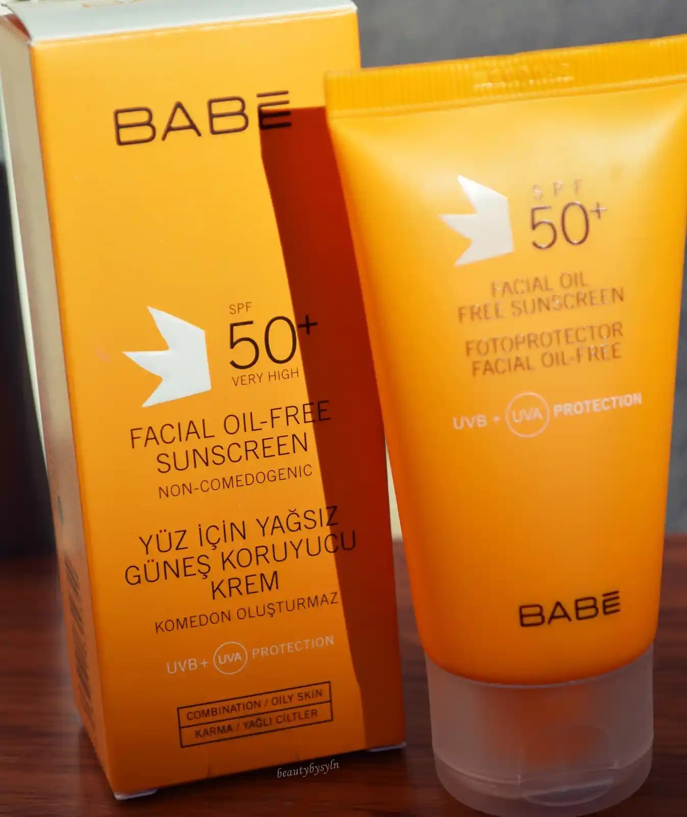 Yağsız Güneş Kremleri: Hafif Formüllerle Cilt Koruması ve Kullanım İpuçları