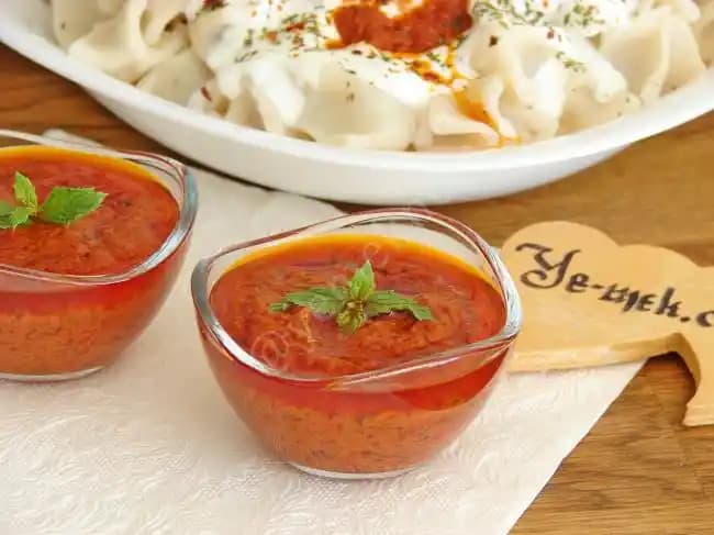 Yoğurtlu Mantı Sosu Tarifleri ve Kullanım İpuçları Türk Mutfağında Hafif Lezzet