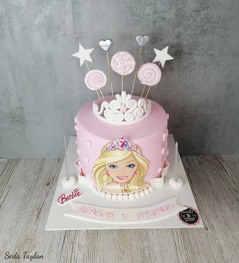 Barbie Resimli Pasta ile Doğum Günü Kutlamalarını Renkli ve Unutulmaz Kılın