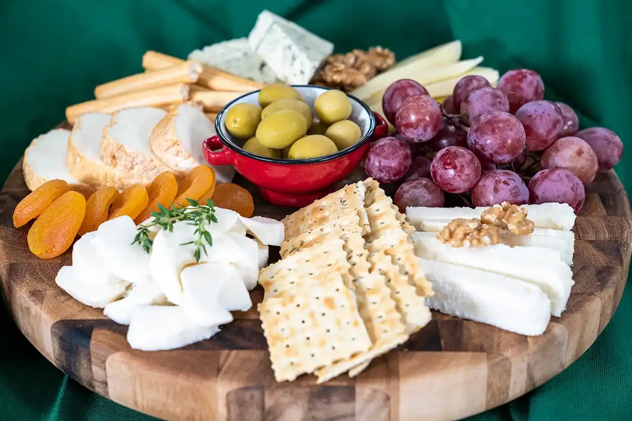 2025'te Hazır Peynir Tabağı ile Davetlerinizde Şıklık ve Pratiklik