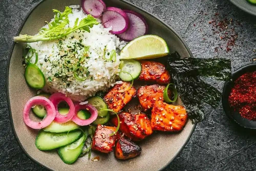 Air Fryer Somon Lokmaları ve Baharatlı Mayonez Sosu ile Pratik Tarif Önerisi