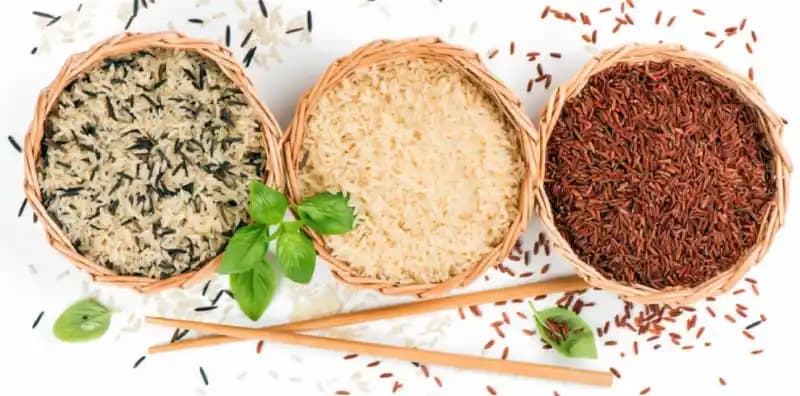 Basit ve Pratik Pirinç Bazlı Yemek Önerileri: Kültürlerarası Lezzetler ve Pişirme Teknikleri