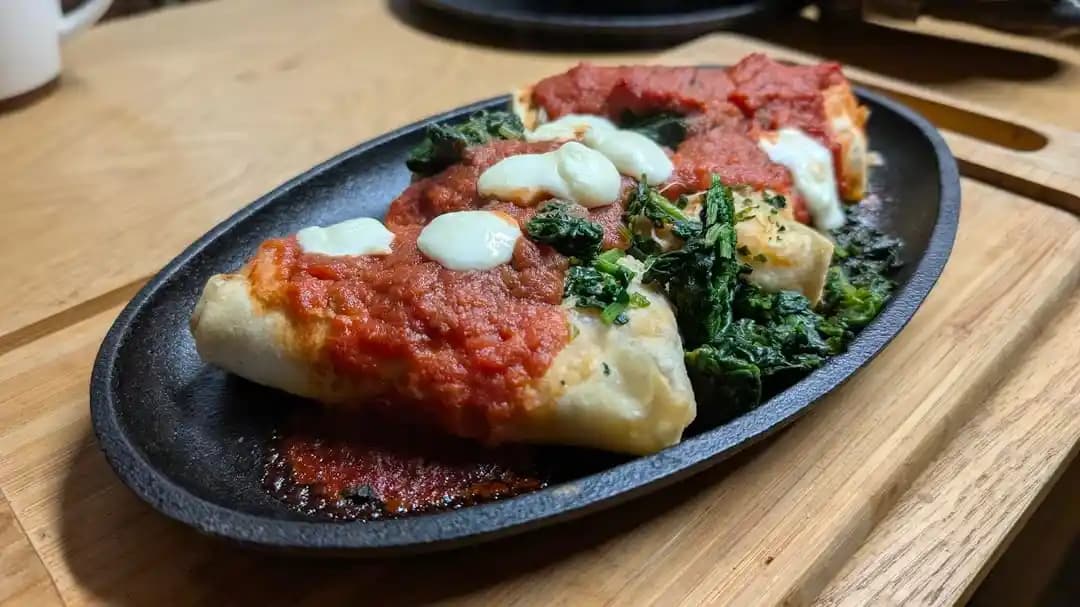 Dondurulmuş Chimichanga ile Mozzarella ve Ispanaklı Ekonomik Tost Fırını Tarifi