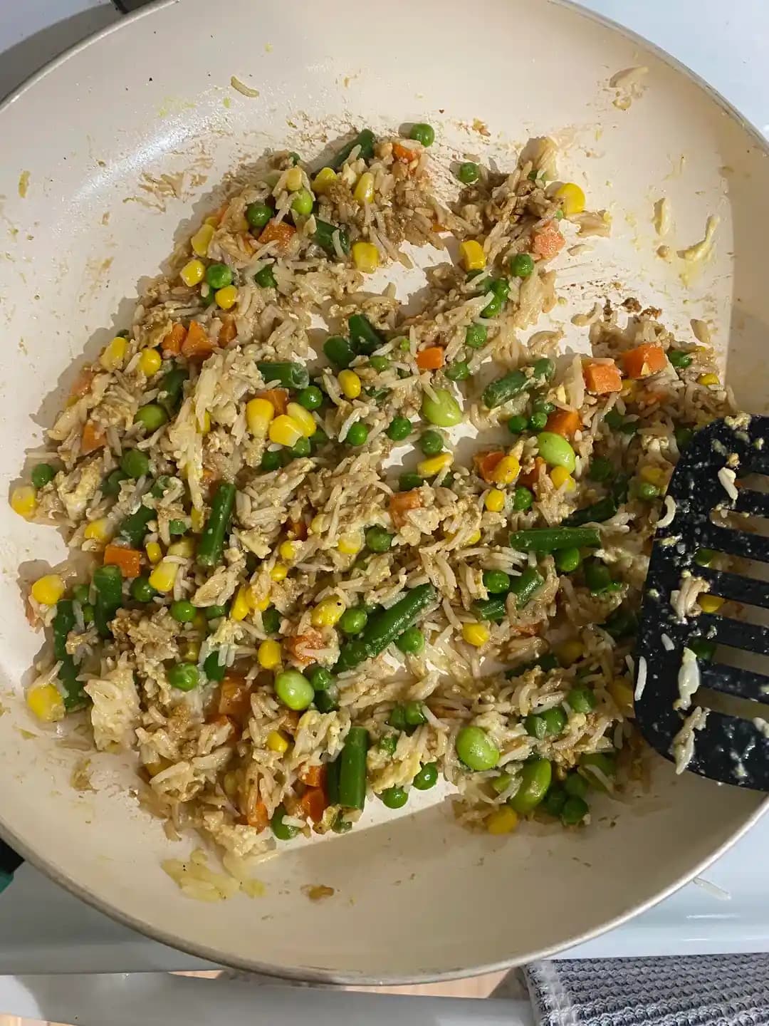 5 Dakikada Pratik Kızarmış Pilav Tarifi ve Püf Noktalarıyla Hazırlama