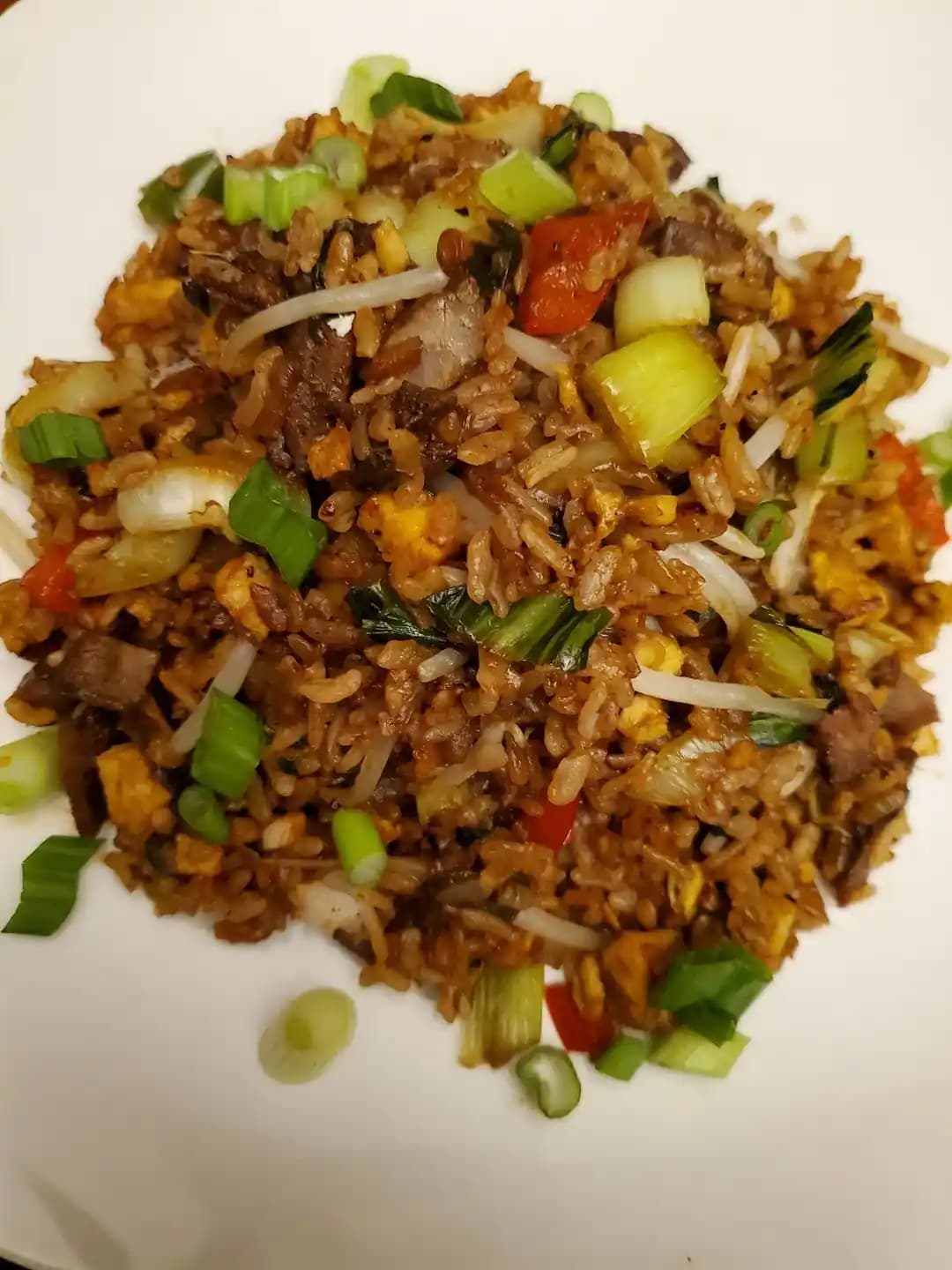 Bulgogi Soslu Porterhouse Biftekle Stir Fry: Artan Yemekleri Değerlendirmenin Yolu